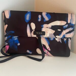 Tumi travel jewelry roll